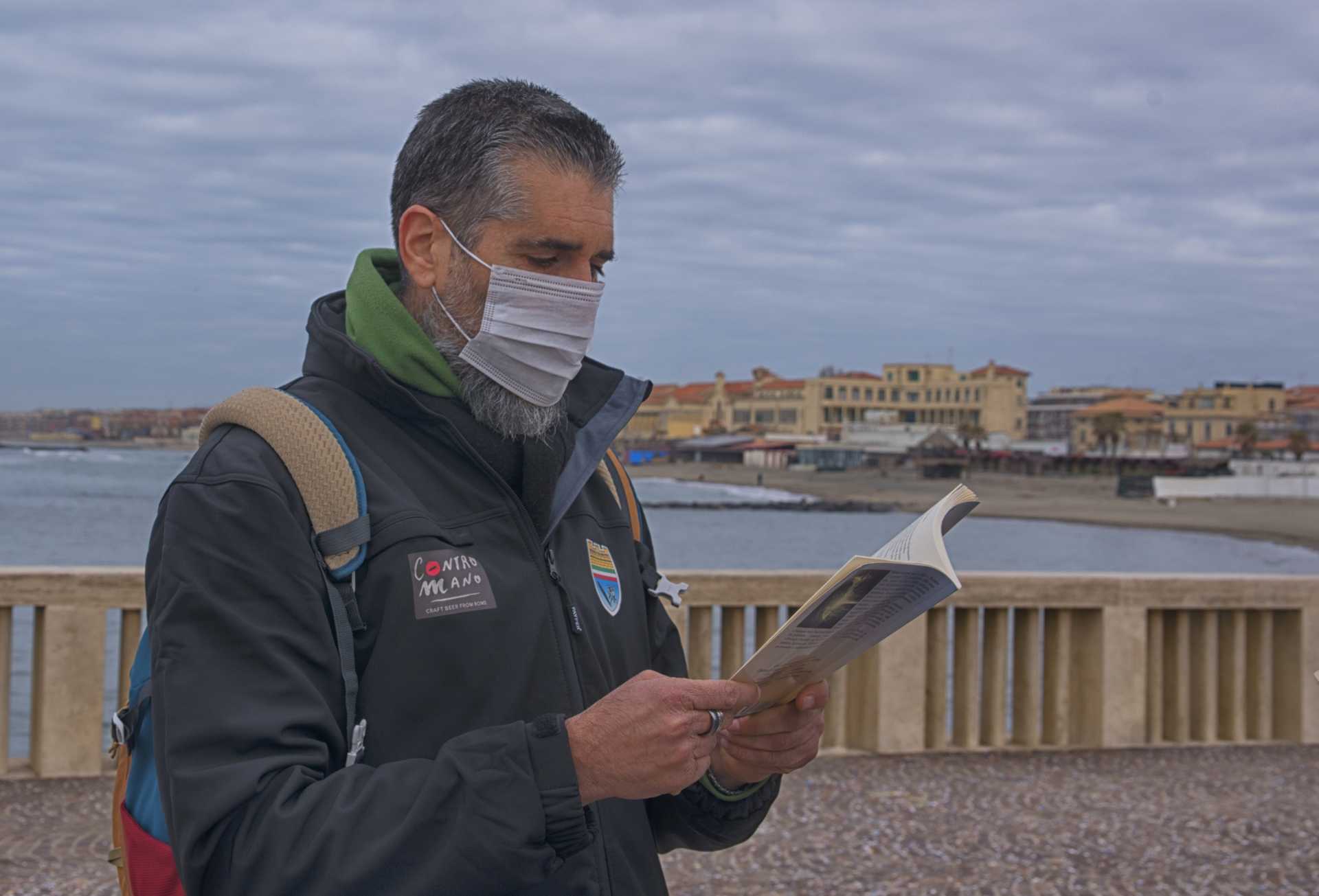 Attacco poetico, flashmob internazionale di poesia che parte da Ostia